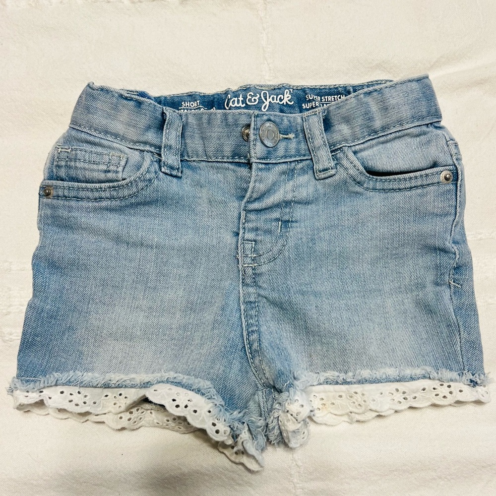 Jean shorts with embroidery